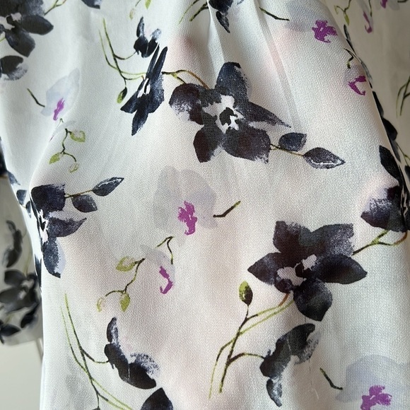 Kismet White Floral Blouse - Picture 4 of 13